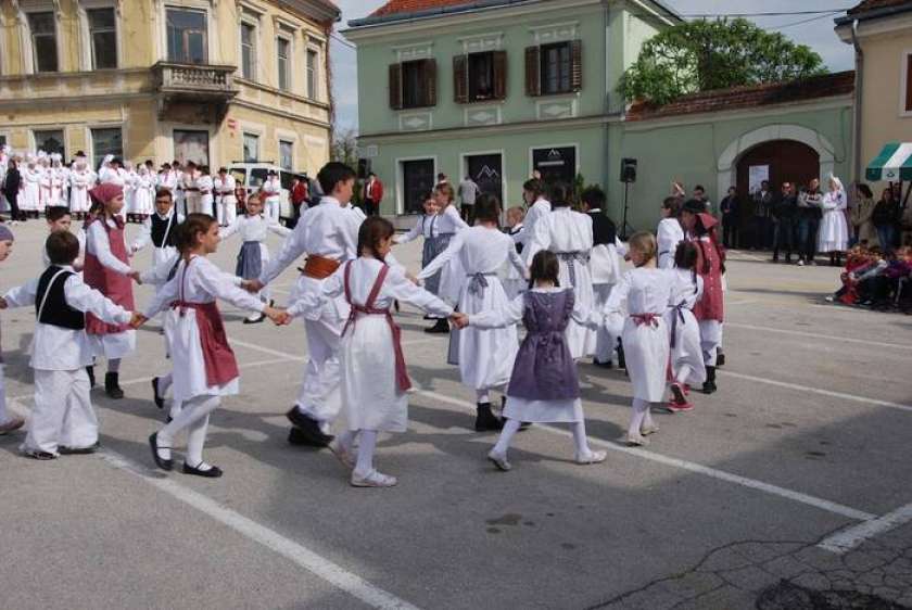 Foto: Vuzemski ponedeljek v Metliki