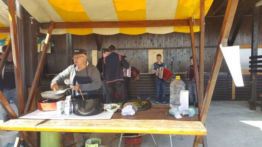 FOTO: Šentjernejski sejem privabil ljubitelje špargljev in ajdove kaše