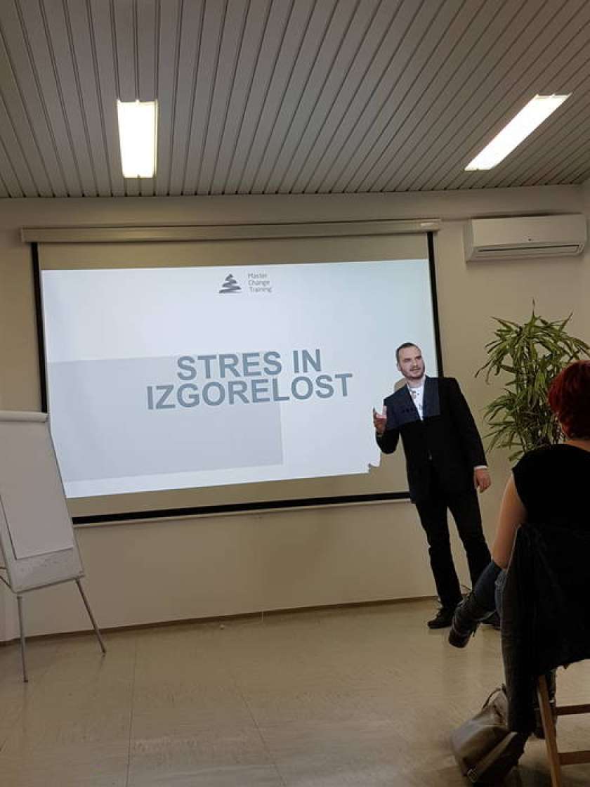 FOTO: Predavanje o izgorelosti in stresu