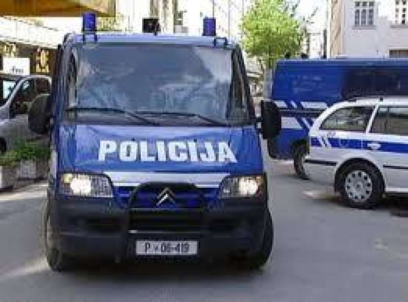 Celjski policisti vozniku zasegli hladno orožje