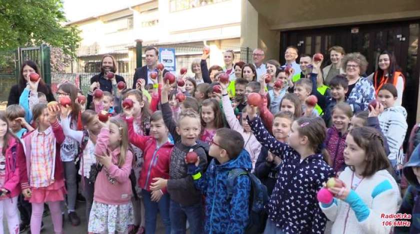 VIDEO: Nov projekt Pešbus na Osnovni šoli Grm
