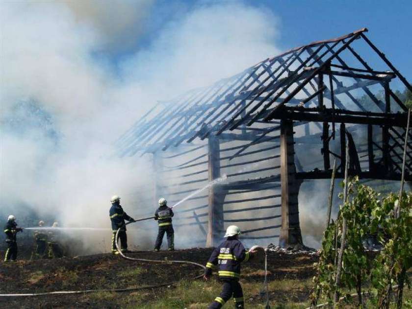 Požar v Leskovcu pri Sevnici