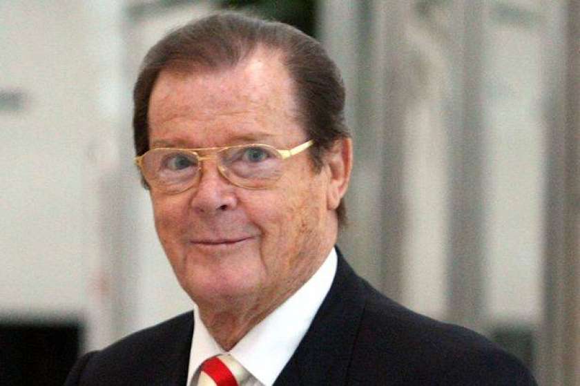 Umrl britanski igralec Roger Moore