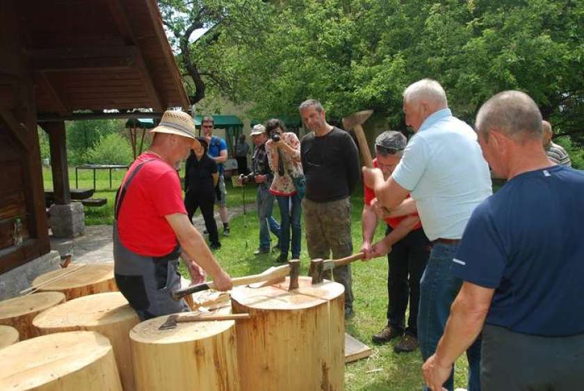 FOTO: Kočevarji in rokodelstvo skozi delavnice 