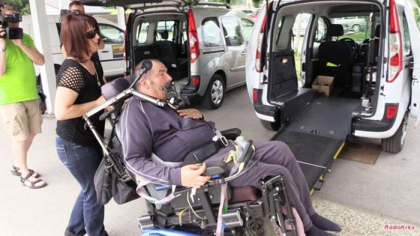 VIDEO: Regijsko Društvo paraplegikov z novim vozilom
