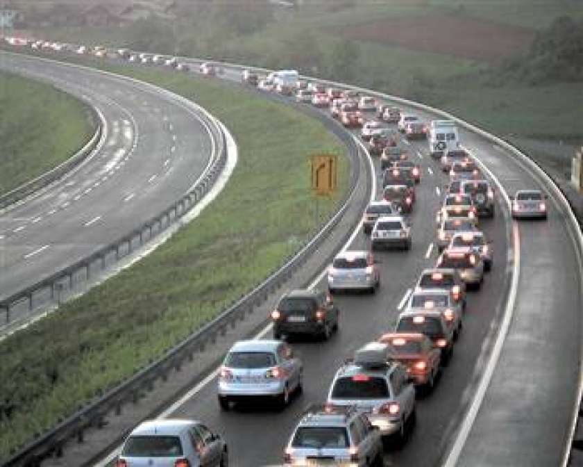Zastoji na več avtocestnih odsekih po državi