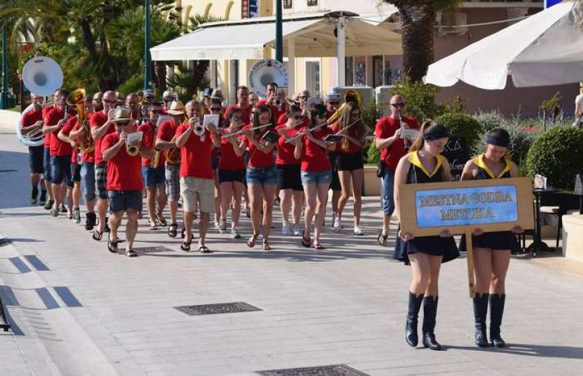 FOTO: Mestna godba Metlika na festivalu na Malem Lošinj