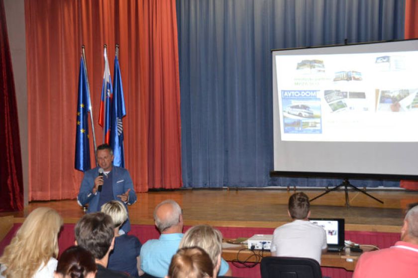 FOTO: Povezovanje in sodelovanje – Od besed k dejanjem