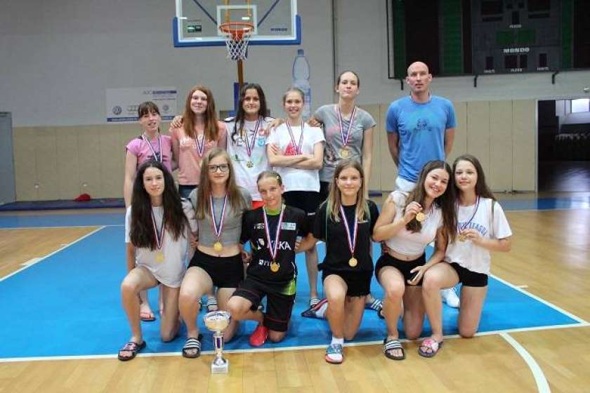 FOTO: Košarkarice Krke slavile v Zadru