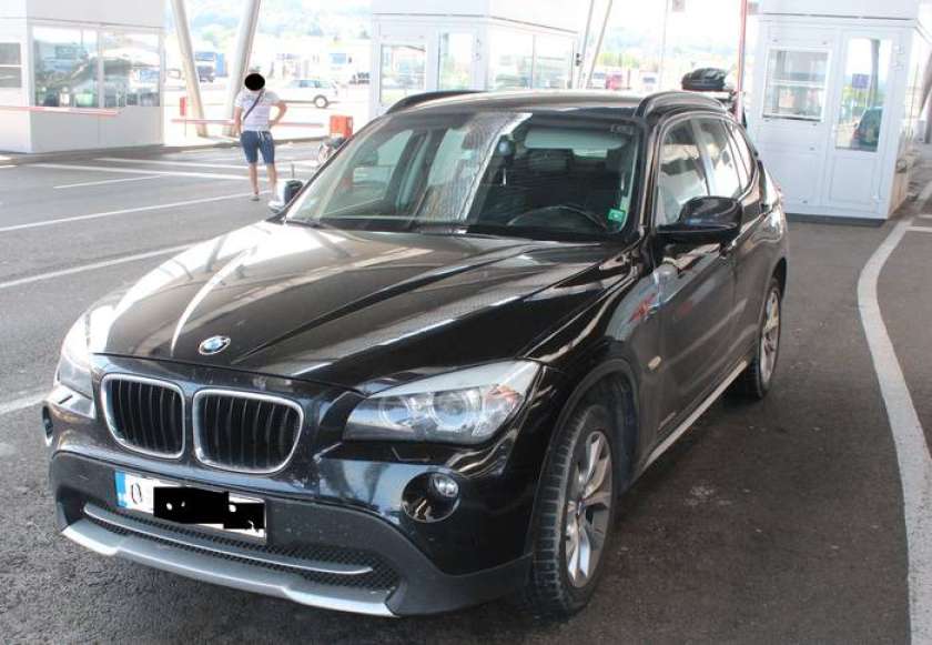 Poškodovan 13-letni kolesar in zasežen BMW