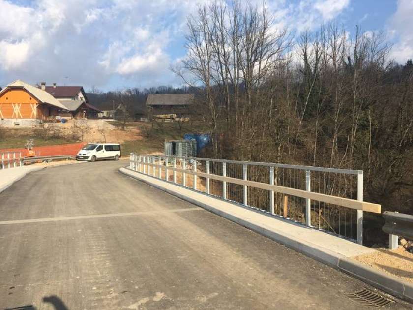  VIDEO: Odprli so prenovljen most na Seliščih         