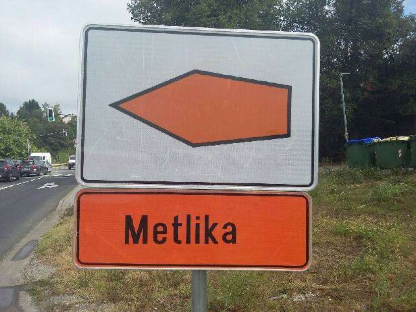 Zapora glavne ceste Novo mesto-Metlika