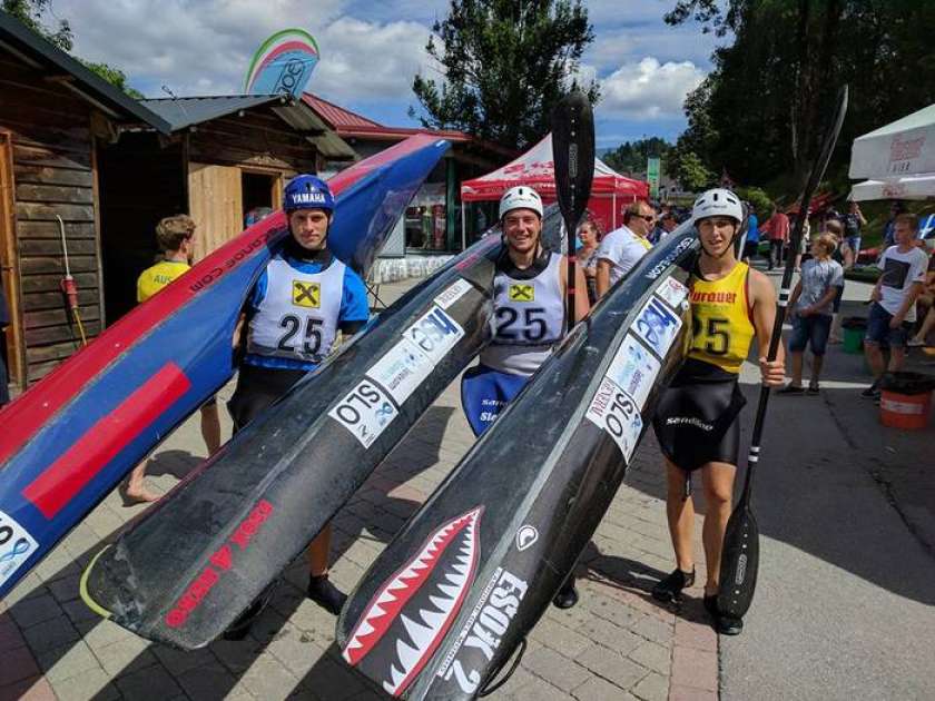 Na divjih vodah uspešna Vid in Maj Oštrbenk s Čateža