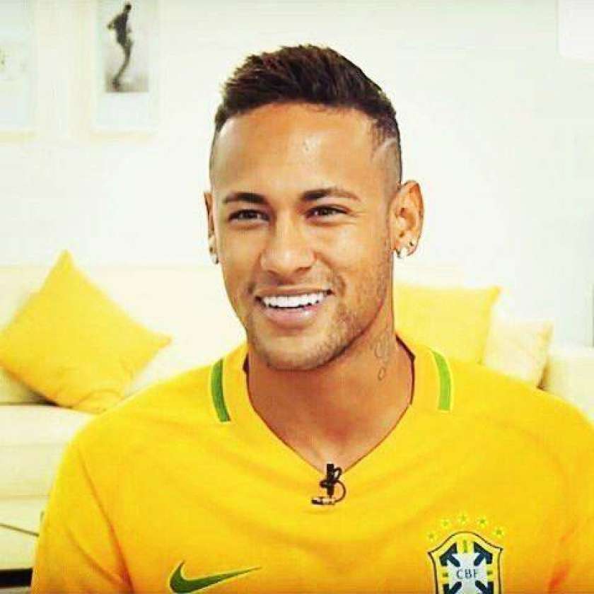Uradno: Neymar podpisal petletno pogodbo s PSG