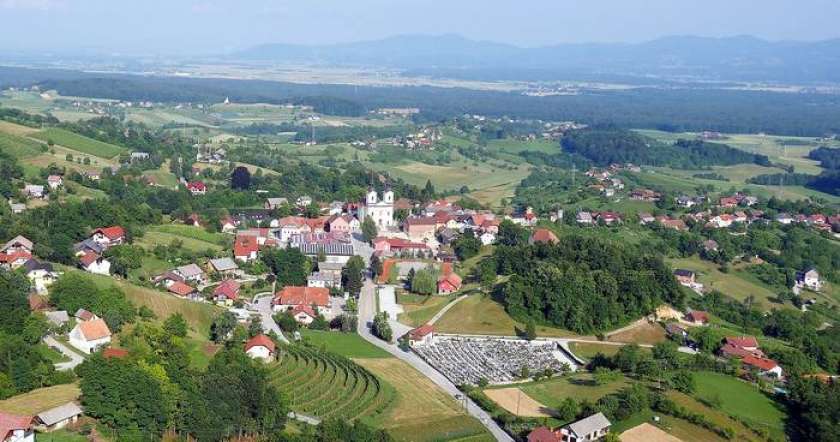 Podpis pogodbe za gradnjo nove mrliške vežice na Raki