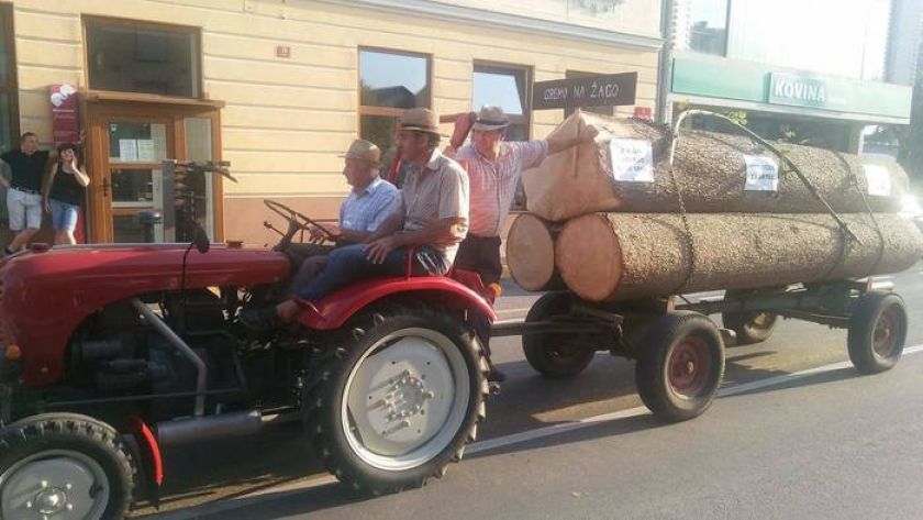 Smreka za glavno nagrado in 2.400 evrov za vrtec