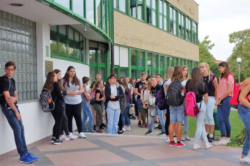 FOTO: Prvi šolski dan na Ekonomski in trgovski šoli Brežice