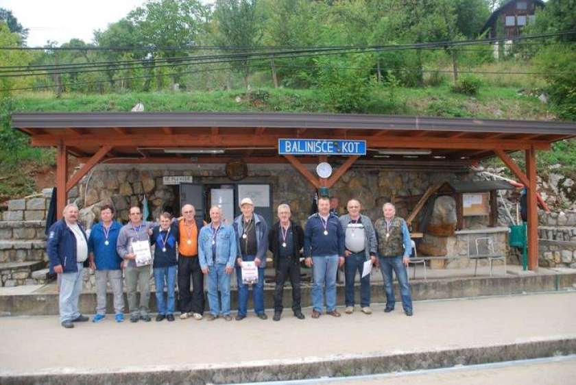 FOTO: Najboljši balinarji v Semiču so Medvedi