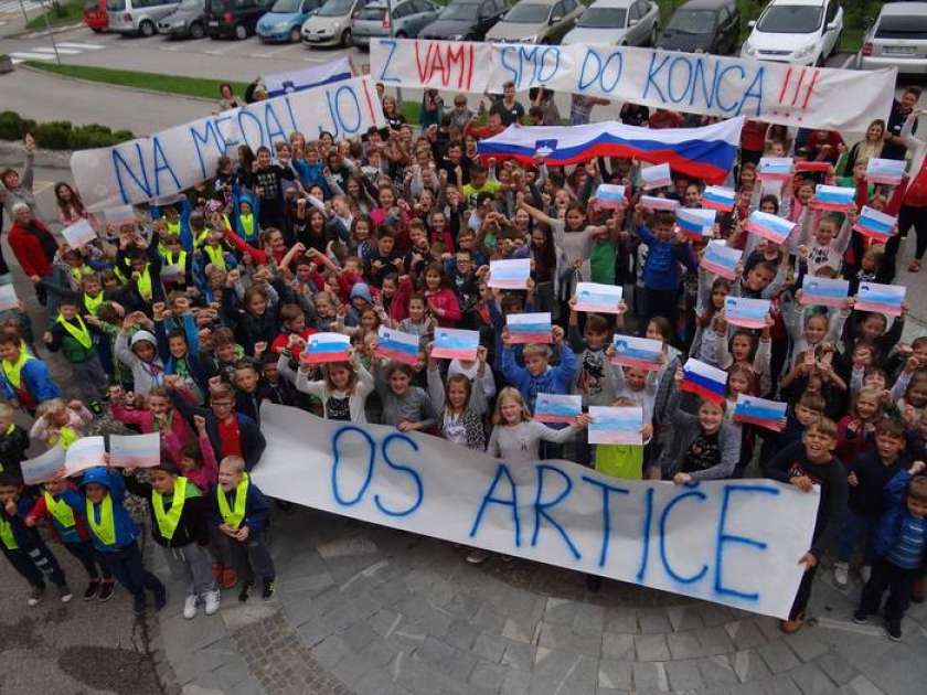 VIDEO: OŠ Artiče glasno navija vse do Istanbula