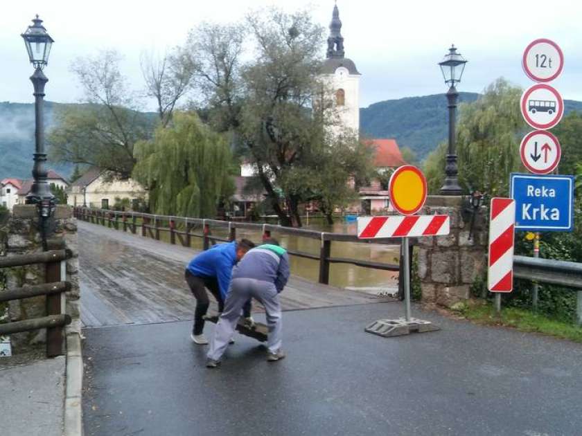 AVDIO: Krka ob enih - Kako bodo v Kostanjevici na Krki reševali težave s poplavami?