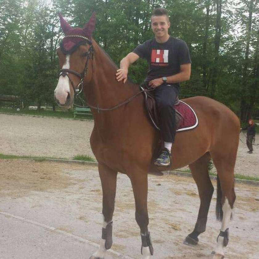 Papež potrebuje še dobrih 1000 podpisov 