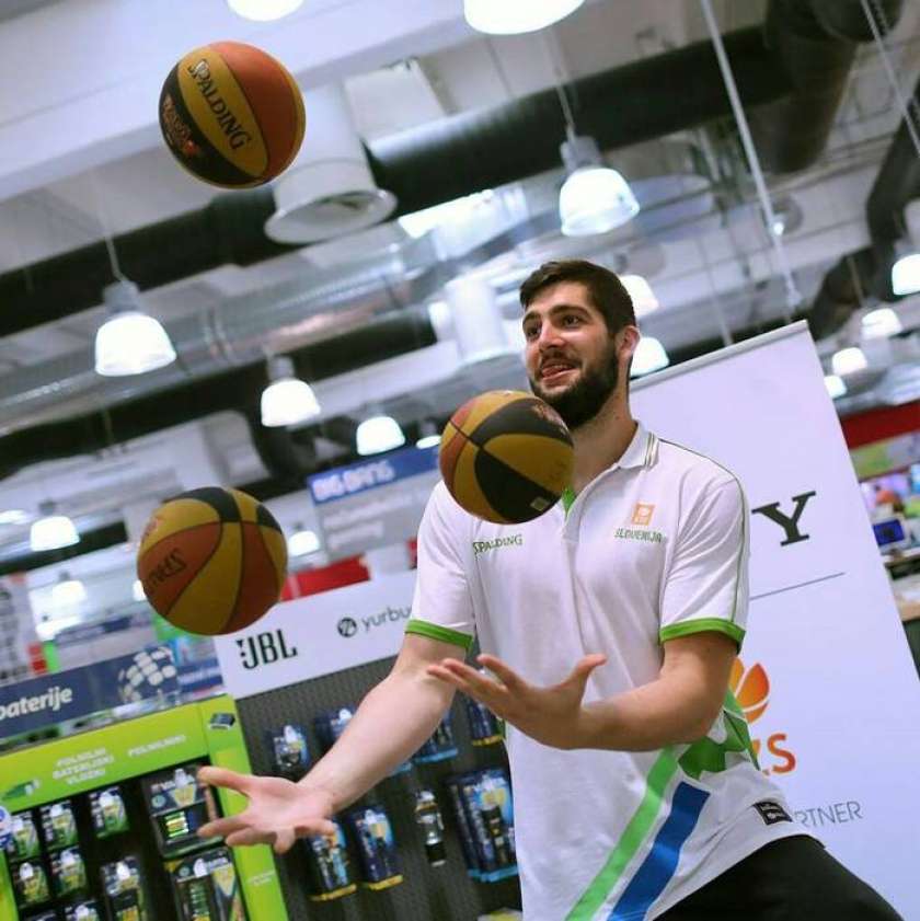 Sprejem zlatega košarkarja Krke Žige Dimca v ŠD Marof
