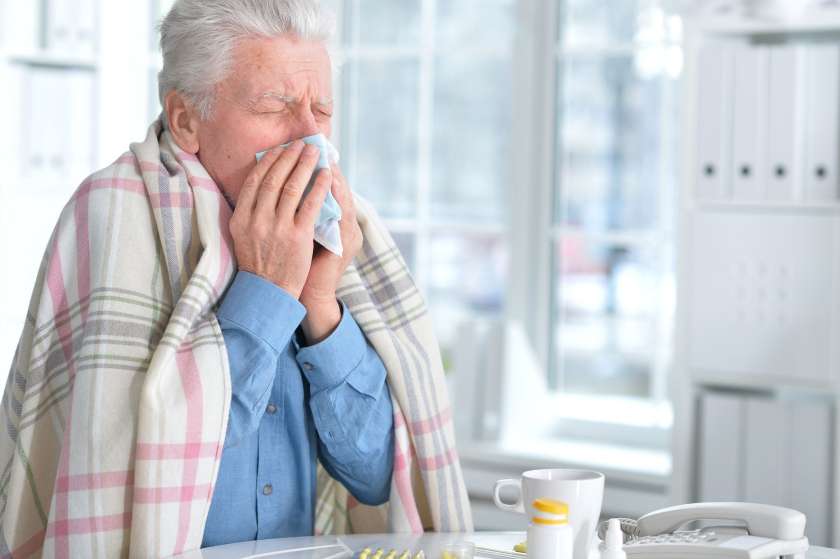 ECDC svari pred hudo sezono gripe za starejše