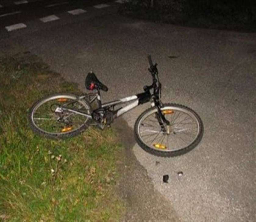 V nesreči poškodovan kolesar