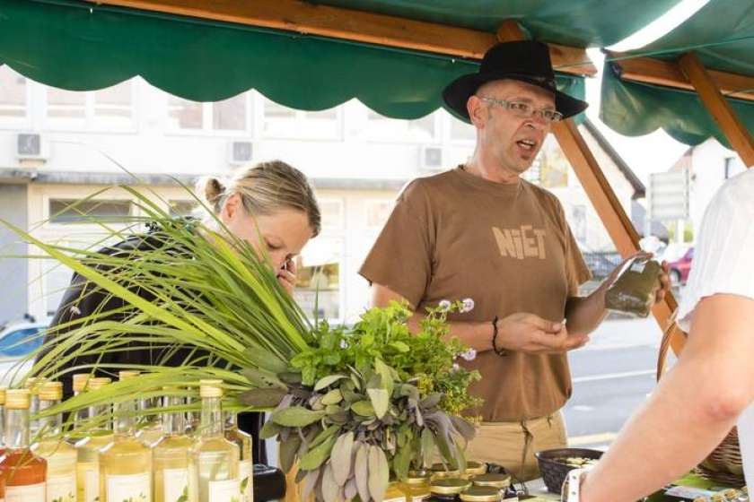 FOTO: Zeliščarski dnevi v Beli krajini