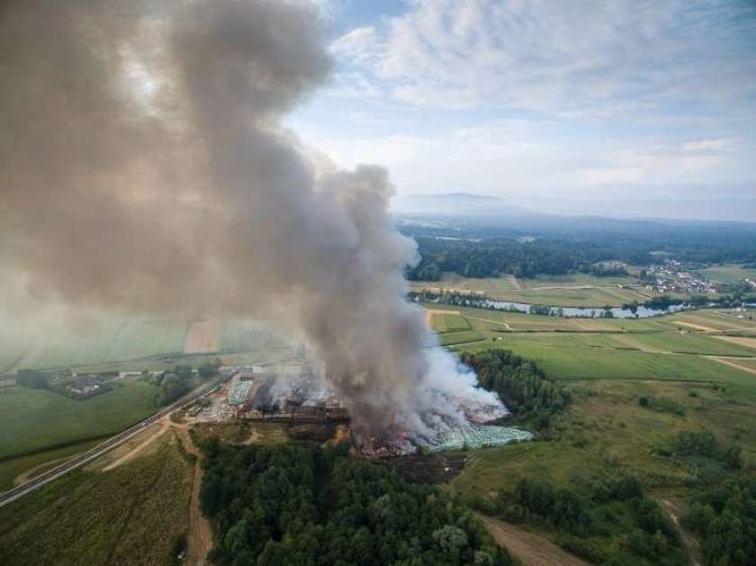 AVDIO&FOTO: Leben napovedal ukrepe za sanacijo požarišča v Zalogu