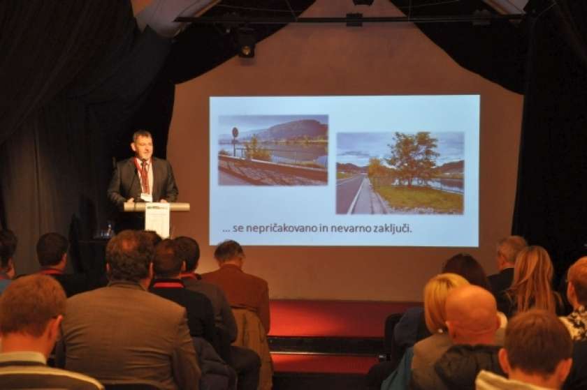 FOTO: Mednarodna konferenca o Savski daljinski kolesarski poti
