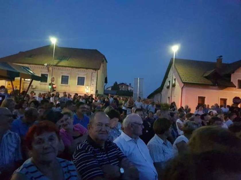 FOTO: Godbeniki navdušili na Jernejevem koncertu