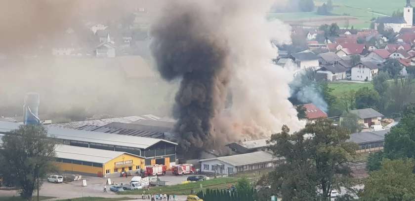 VIDEO&FOTO: V požaru v Straži za 300.000 evrov škode