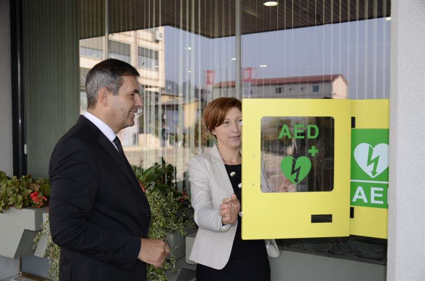 FOTO: Defibrilator tudi na Trgu Matije Gubca v Krškem