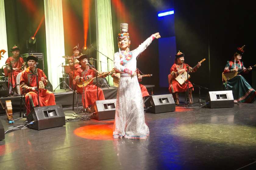 FOTO&VIDEO: Koncert mongolske glasbe s sodobnim etno-rock pridihom