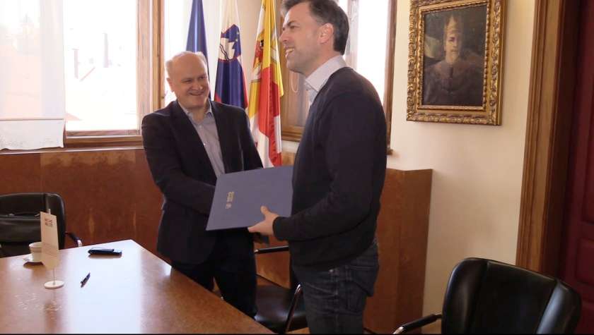 VIDEO&AVDIO&FOTO: Podpisali pogodbo za projektiranje brvi preko Krke