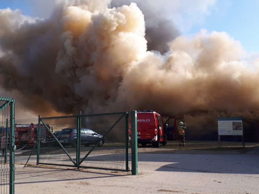 VIDEO: Škoda v požaru na Sevnem naj bi dosegla milijon evrov