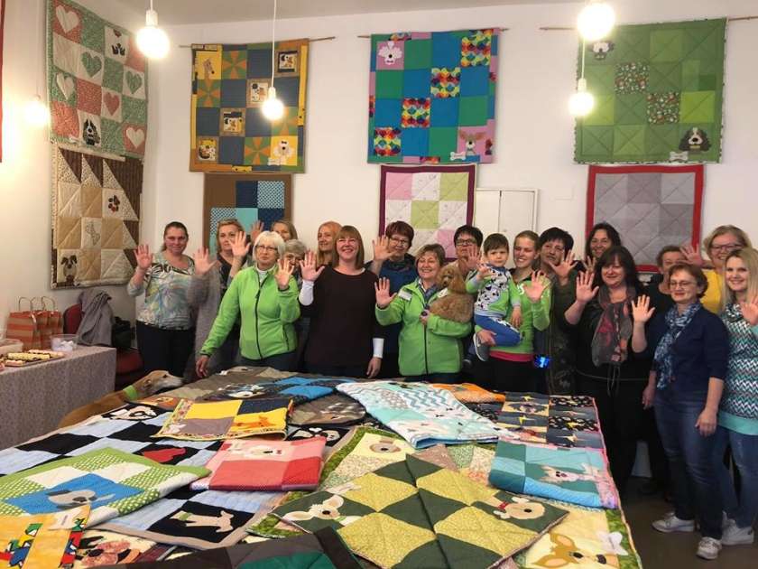FOTO: Unikatne odejice za terapevtske pse