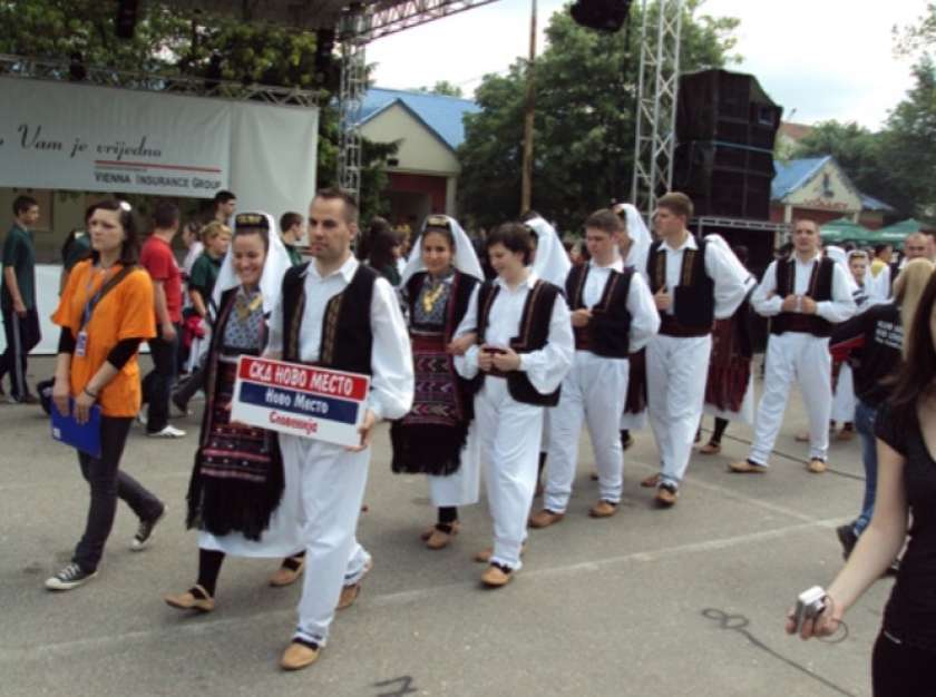 FOTO: Z ljubeznijo pojemo Novemu mestu