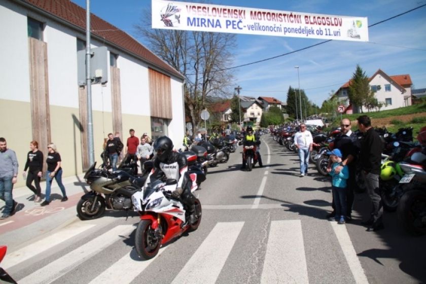 Zapore cest zaradi blagoslova motorjev