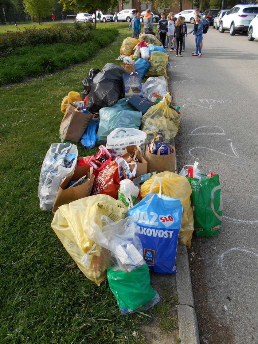 FOTO: Brežiški osnovnošolci zbrali 31.000 litrskih embalaž
