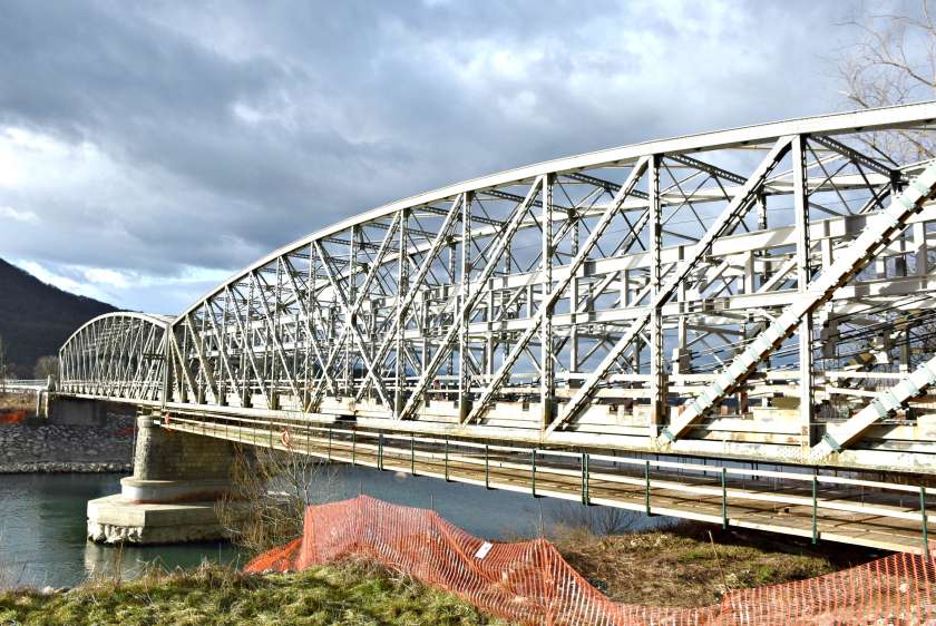 AVDIO&FOTO: Nadaljevali bodo obnovo železniškega mostu