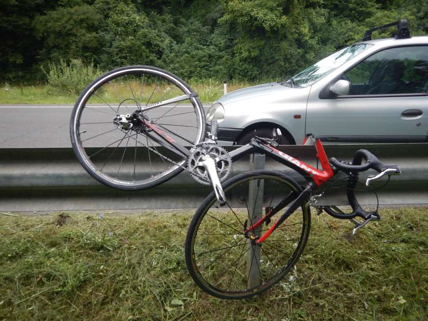 FOTO: Nesreči povzročila kolesarja
