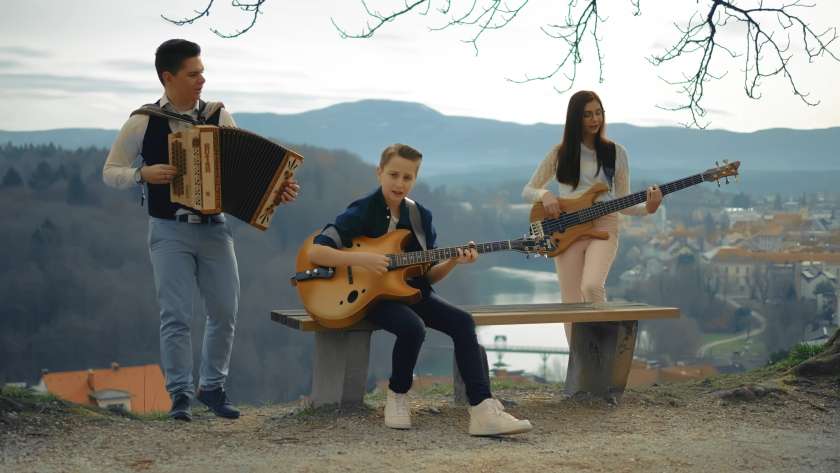 VIDEO: Skupaj s pomladjo prihaja nova pesem skupine Lenarti
