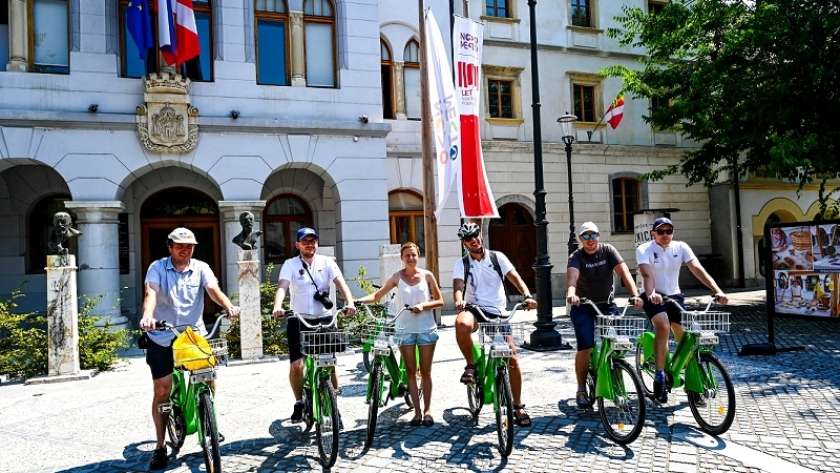FOTO: Novomeška kolesarska infrastruktura navdušila kolesarje iz Torunja