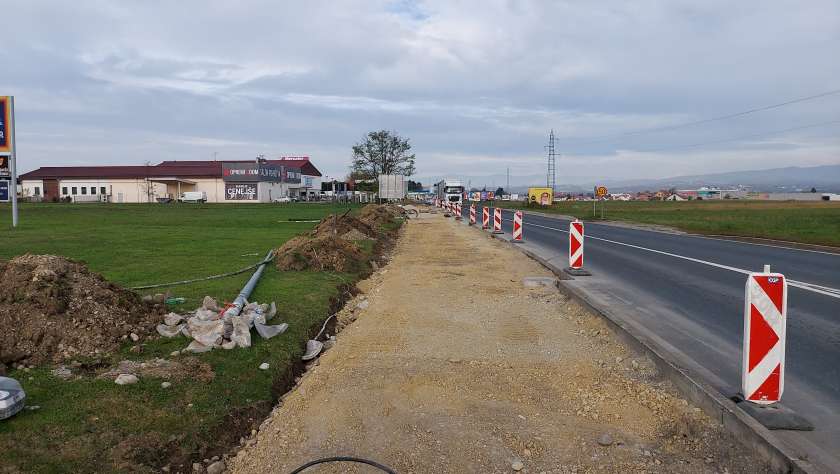 AVDIO: Krka ob enih - Gradnja površin za pešce in kolesarje v Brežicah