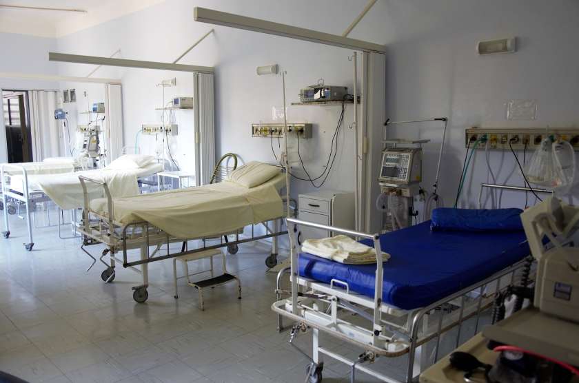 AVDIO: Krka ob enih – V novomeški bolnišnici izvajajo hitro testiranje -  danes hospitaliziranih 95 covidnih bolnikov