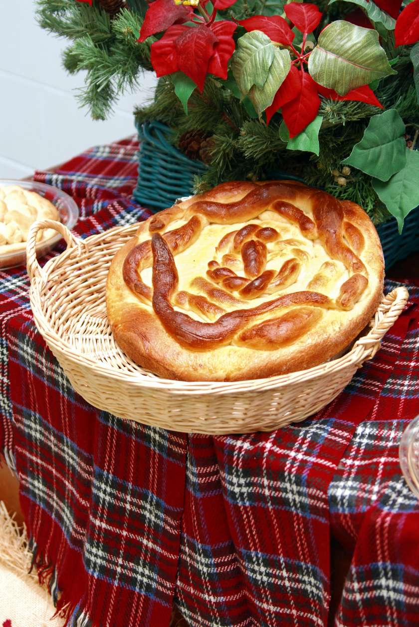 Še se ohranja tradicija pečenja božičnega kruha