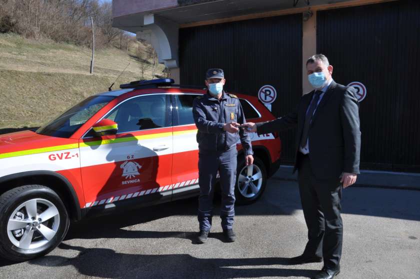 Simbolna predaja novega gasilskega vozila GZ Sevnica