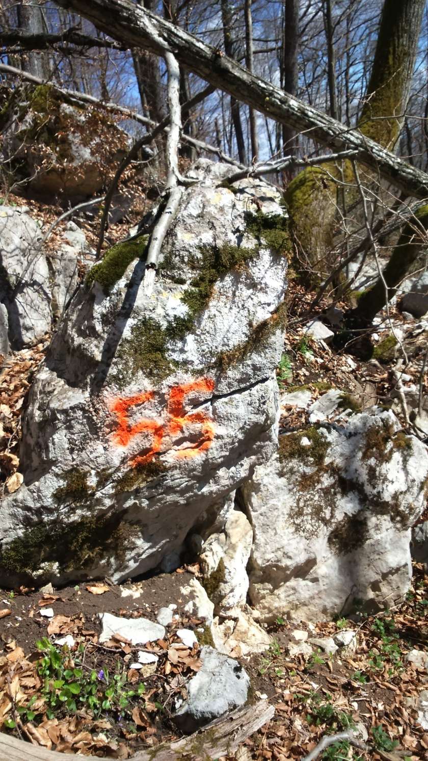 Konec nevarnih skal s Straškega hriba?